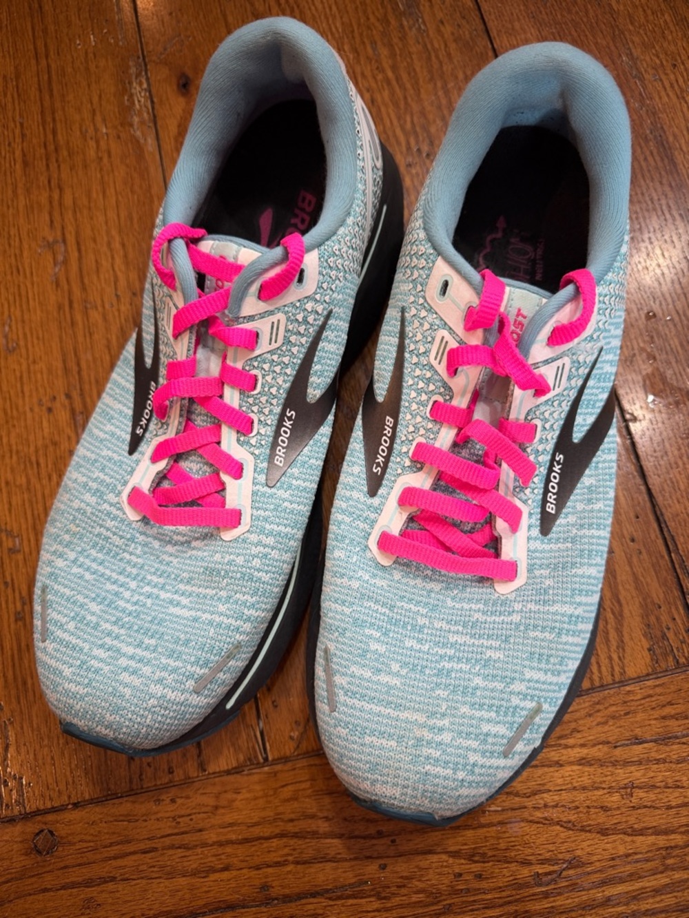 Brooks Women's Light Blue Knit Running Shoes with Hot Pink Laces